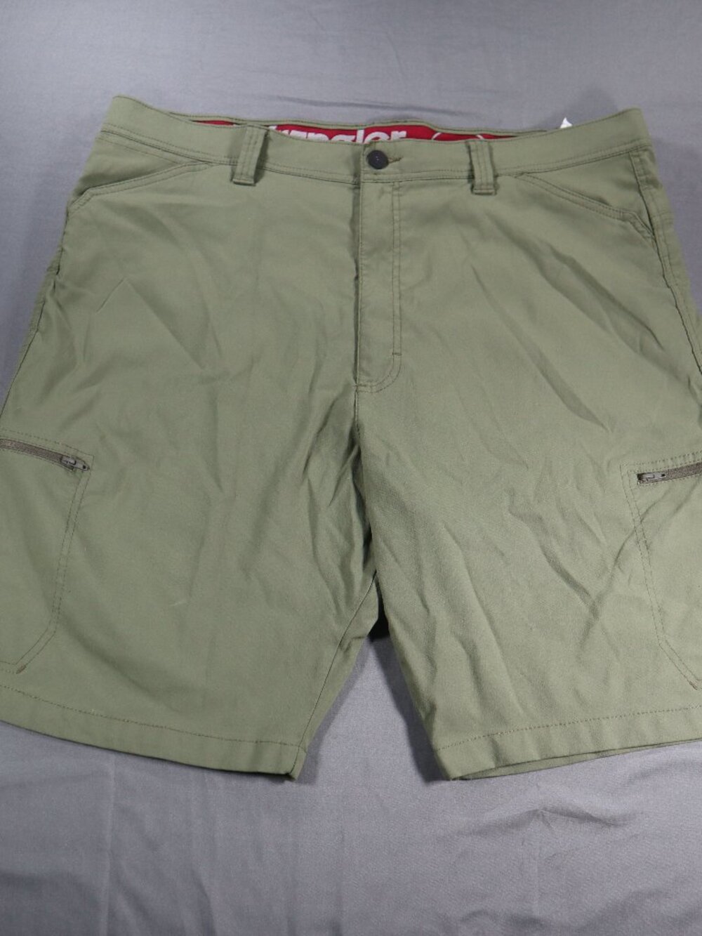 Wrangler ATG Shorts Men 40 Olive Outdoor Hiking Stretch Zip Pocket Performance